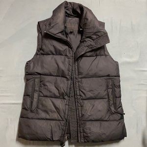 Woman’s banana republic puffer vest